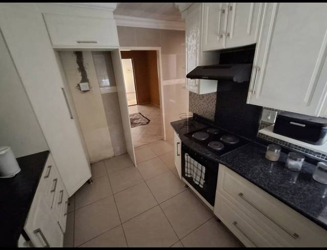 2 BEDROOM FREEHOLD FOR SALE IN EVATON WEST